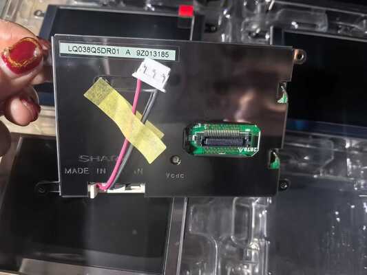 Un buen precio. Pantalla LCD de automóviles de 3.8 pulgadas con resolución de 320 * 240 píxeles y brillo de 450 cd / m2 LQ038Q5DR01 en línea