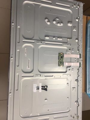 Monitor LCD de 55 pulgadas con resolución 3840*2160 píxeles y brillo de 500cd/m2 para pantallas profesionales