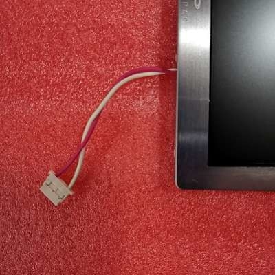 Un buen precio. Pantalla LCD industrial de 5,7 pulgadas con 400 cd/m2 Brillo y relación de contraste de 600:1 en línea