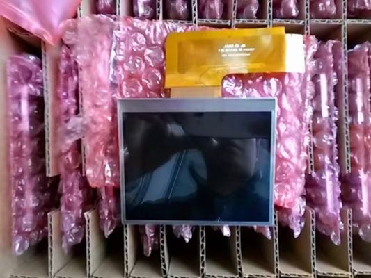 Un buen precio. 3Pantalla LCD de automóvil de 5 pulgadas con 320 RGB por 240 píxeles Resolución QVGA y luz de fondo WLED para teléfono de puerta de vídeo en línea
